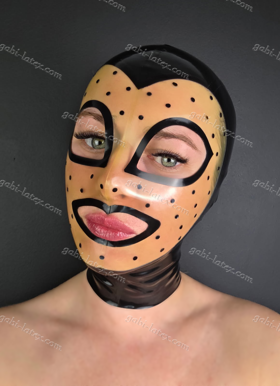 Latex rubber mask transparent front with dots PIPI